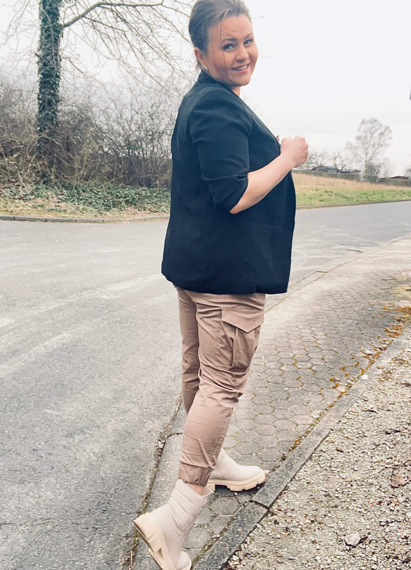 Tragebild Twill elastisch Hosenstoff taupe