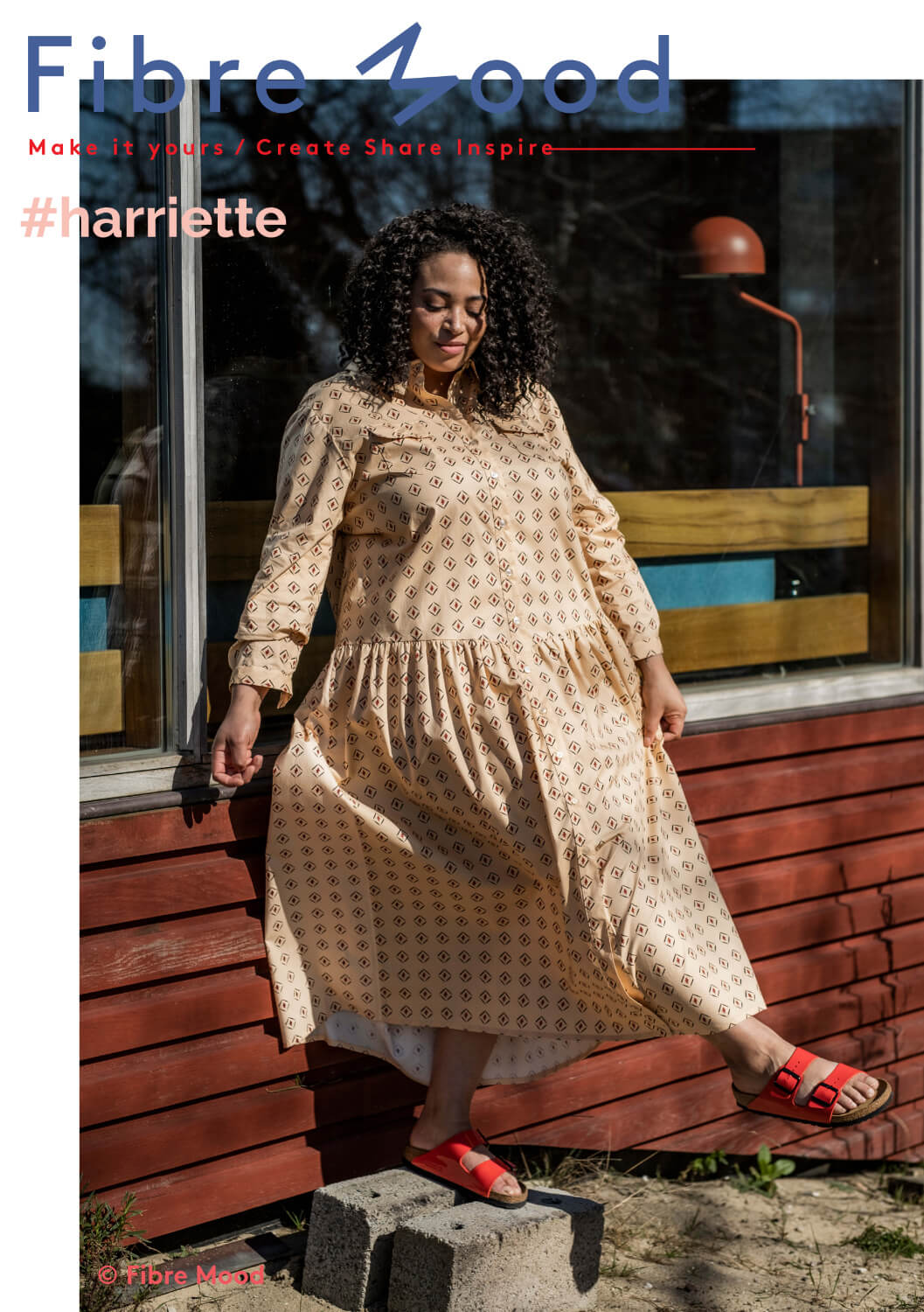 Tragebild Fibre Mood 19 Harriette als Baumwoll Popeline Stoff mit abstrakten roten Rauten in dunkelbeige