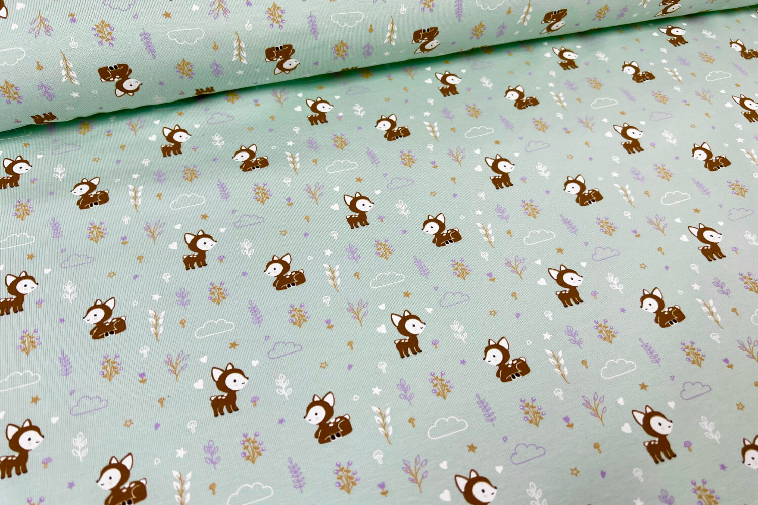 Baumwolljersey mit Rehkitz auf einer Blumenwiese in der Farbe mint