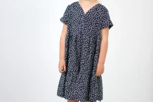 Tragebild Schnittmuster Fadenkaefer für Kleid Valentina Kinder