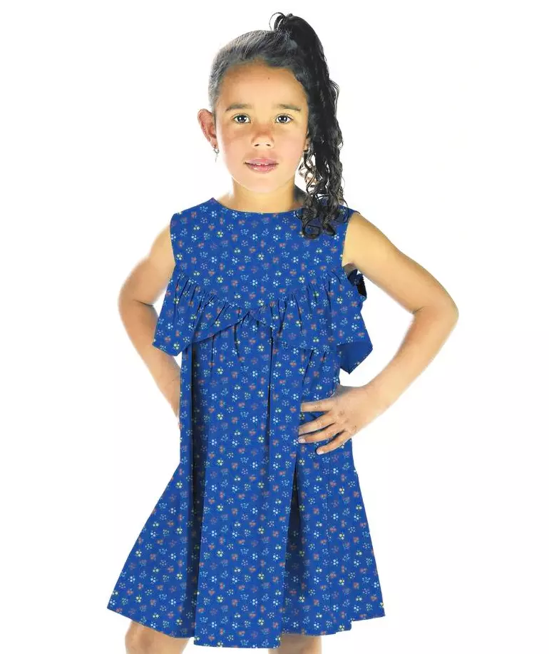 Tragebild Bio Baumwollstoff Popelin Kinderstoff mit Blumenwiese aus Blumen und Pflanzen in blau