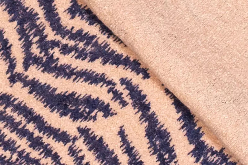 Fibre Mood 21 Adria - Kochwolle Wollstoff mit blauem Zebra Muster auf nude Hintergrund - Öko-Tex 100 – Bild 2