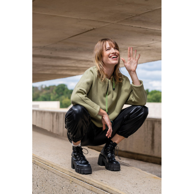 Fibre Mood 21 Elaine - Bio Sweat Jogger Stoff in hellolivegrün – Bild 7