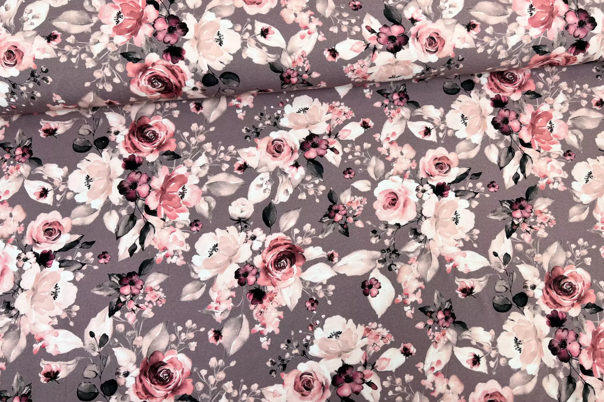 Jersey Stoff mit großen Blumen in aubergine