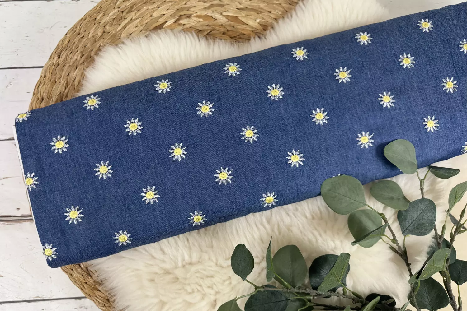 leichter Baumwoll Jeansstoff Denim - Lippen, Herzen und Gänseblümchen Muster in jeansblau – Bild 7