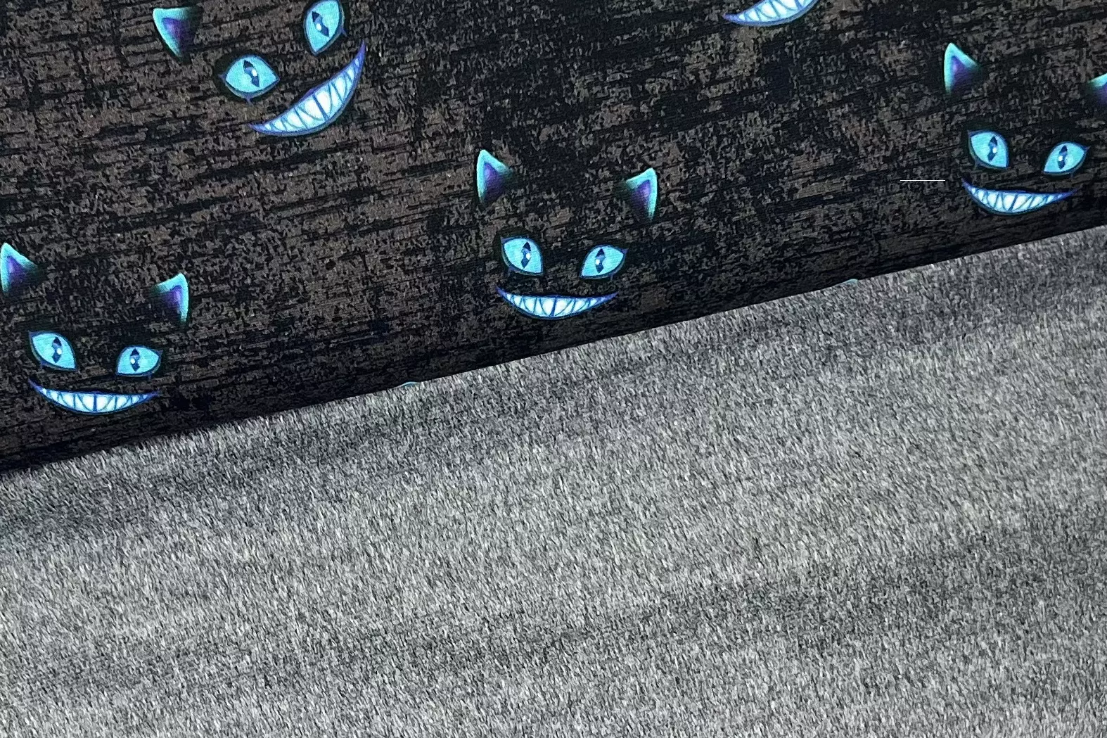 Reststück 35cm Alpensweat Stoff Digital - coole Grinsekatze in schwarz meliert – Öko-Tex 100 – Bild 2