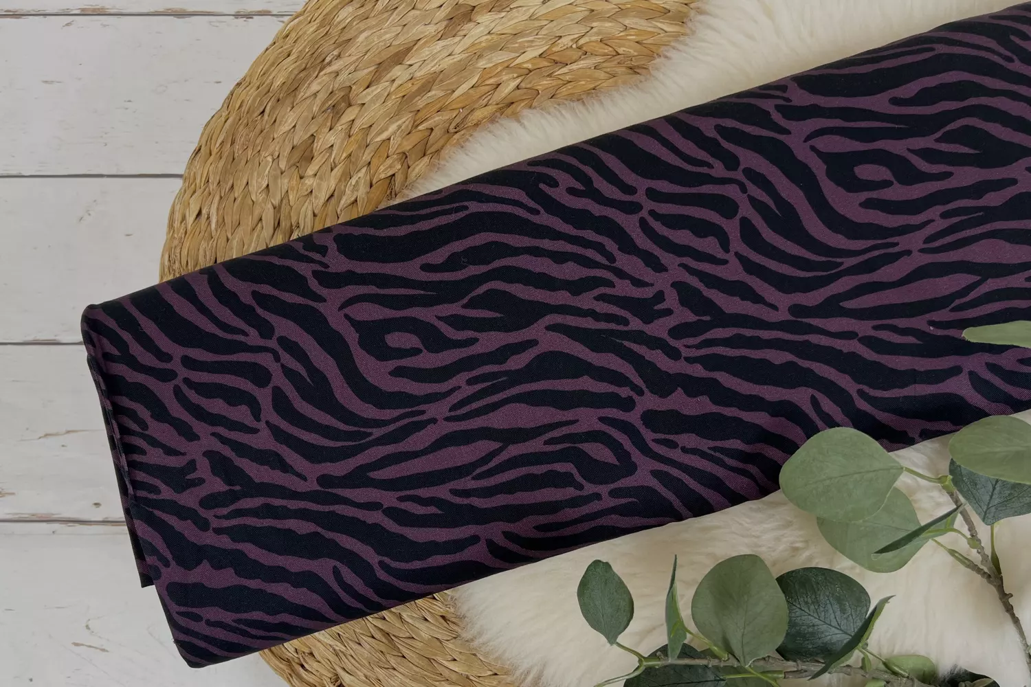 Viskose Twill Stoff - Animalprint in dunkelbordeaux - Klara by Swafing – Bild 2