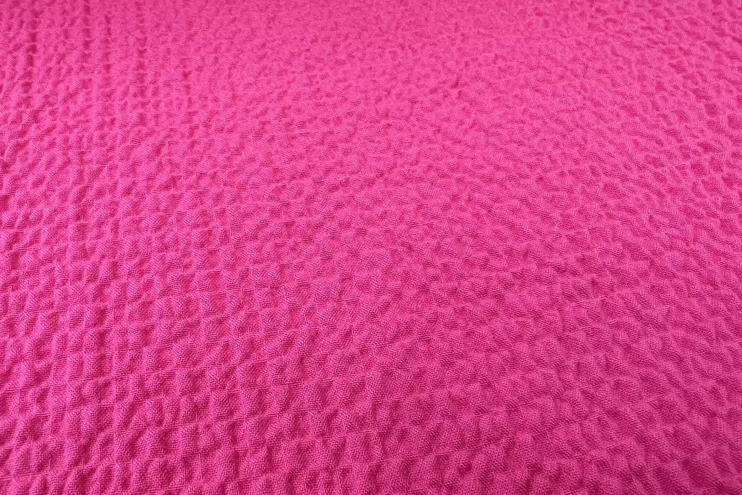 Viskose Stoff mit Crepe Struktur in pink