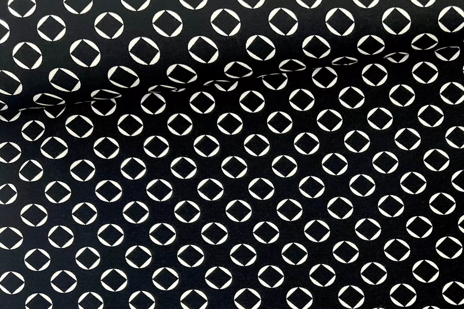 elastischer Viskosejersey Stoff mit Leoprint in rost. Ein perfekter Stoff zum nächen von Damenkleider und Blusen.