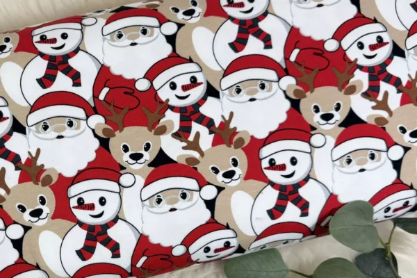 angerauter Sweatstoff als Weihnachtsstoff mit Weihnachtsmann, Rentier und Schneemann Motiven