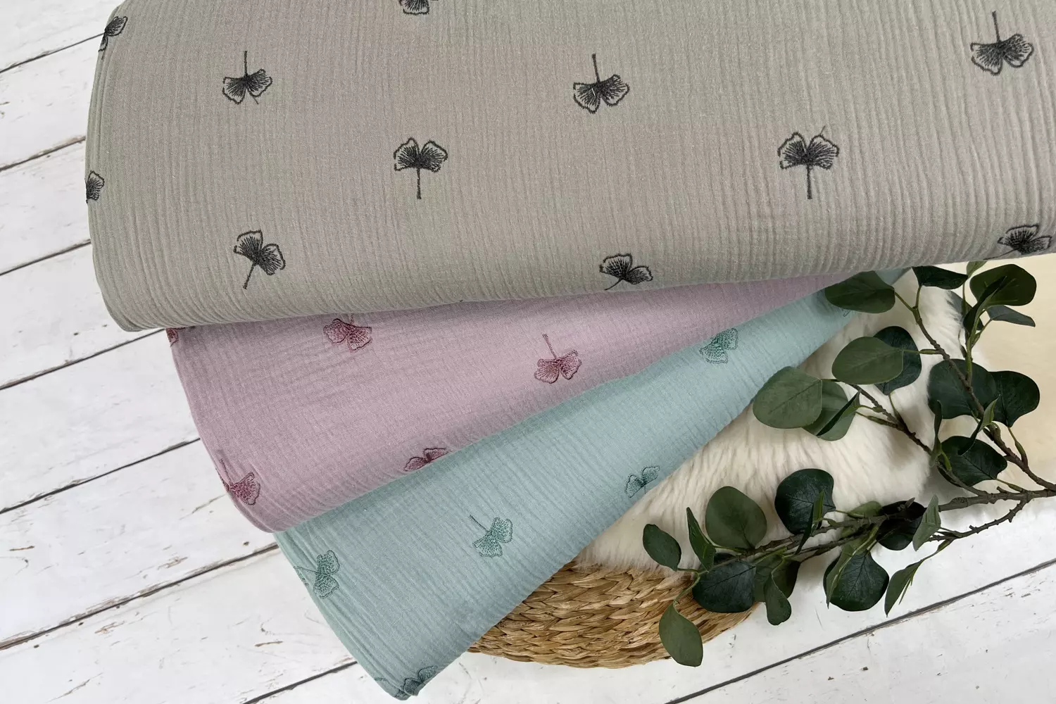 Musselin Stoff / Double Gauze - bestickte kleine Blumen und Lochstickerei in marineblau - Öko-Tex-100 – Bild 4