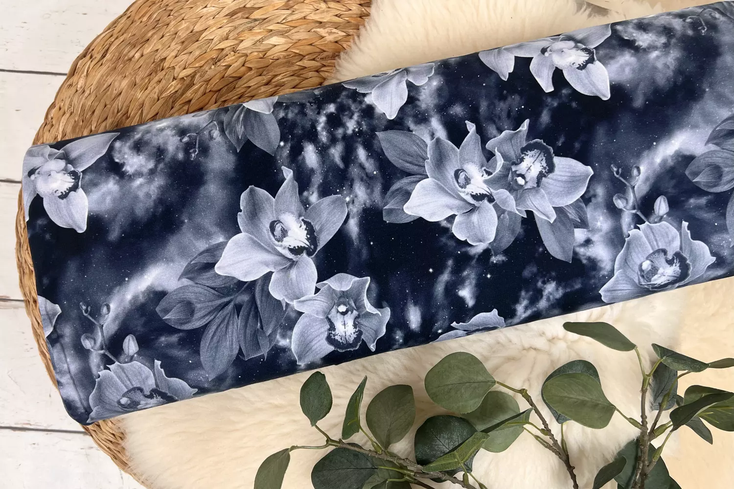 French Terry Stoff mit großen Blumen in dunkelblau