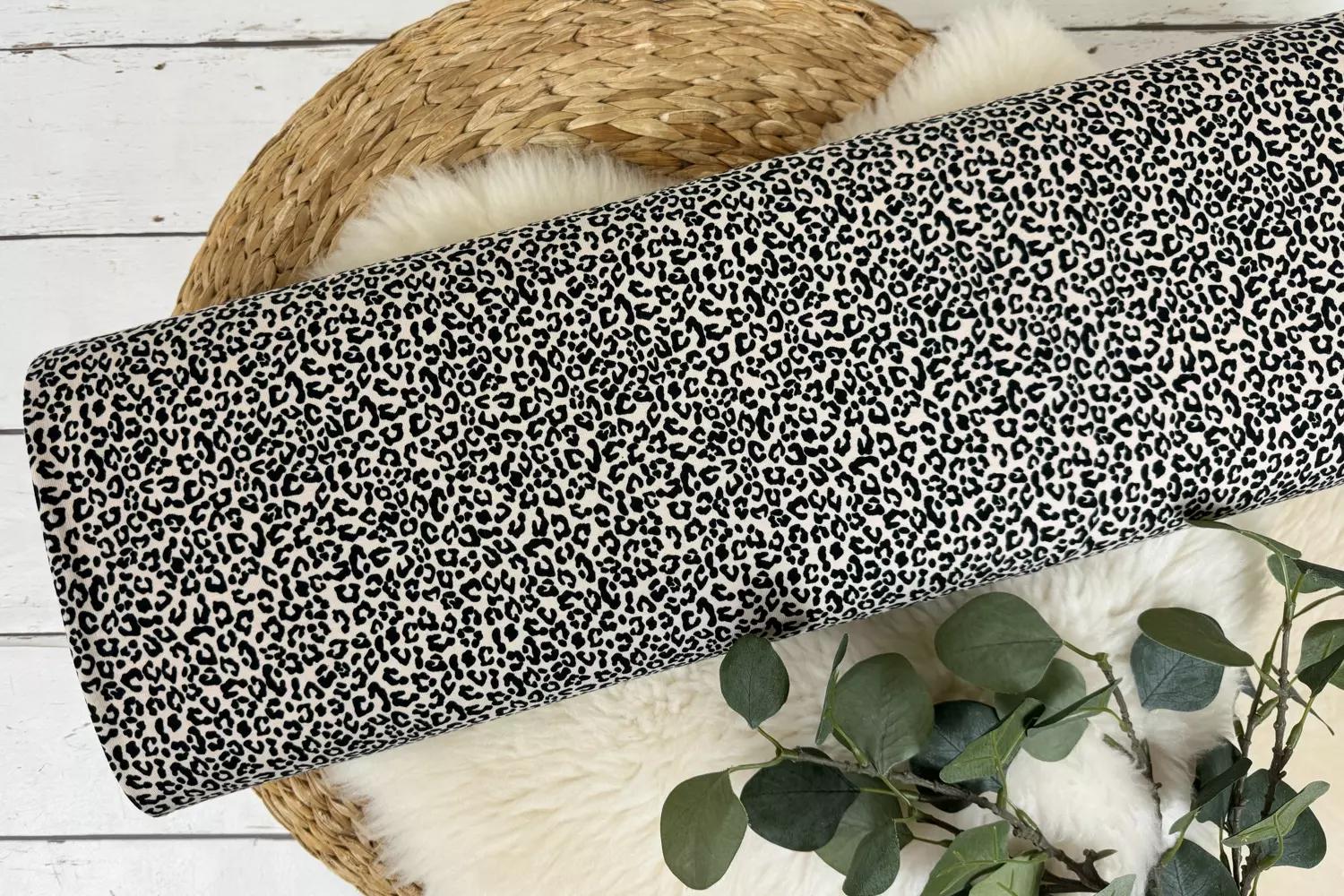 Jersey Stoff - Leoprint Animalprint in ecru, beige, apricot, hell olivgrün und hell altrosa - Öko-Tex-100 – Bild 4
