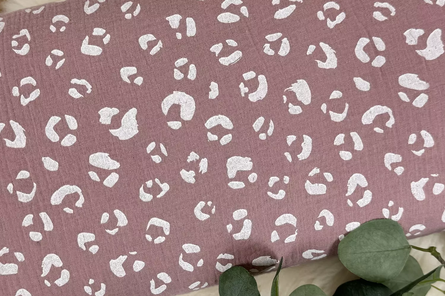 Musselin Stoff - Leoprint Muster in altrosa - Öko-tex-100, Double Gauze