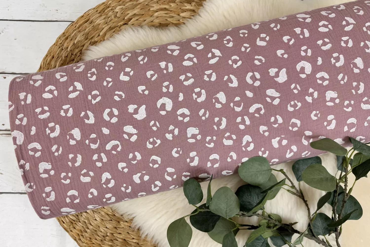 Musselin Stoff mit Leoprint Muster in altrosa