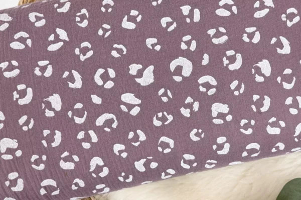 Musselin Stoff - Leoprint Muster in aubergine - Öko-tex-100, Double Gauze