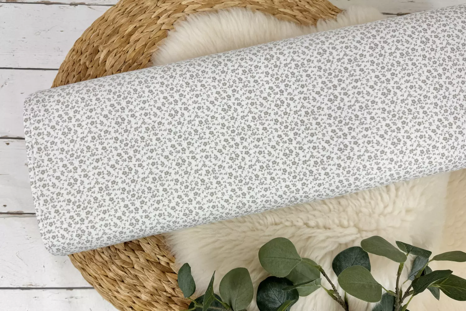 Jersey Stoff - Blumenwiese mit kleinen Blümchen in weiß - Öko Tex 100 – Bild 2
