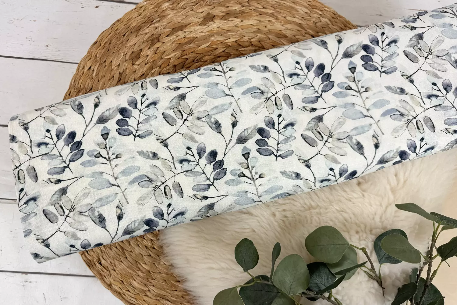 Leinen Viskose Stoff - aquarell Eucalyptus Blumen Muster in ecru, dunkelblau – Bild 2