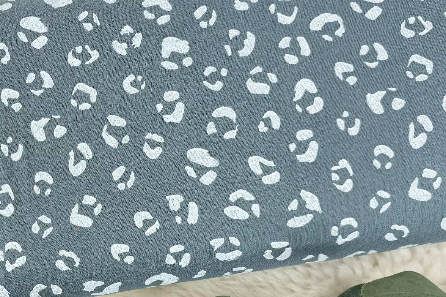 Musselin Stoff - Leoprint Muster in frozen mint - Öko-tex-100, Double Gauze