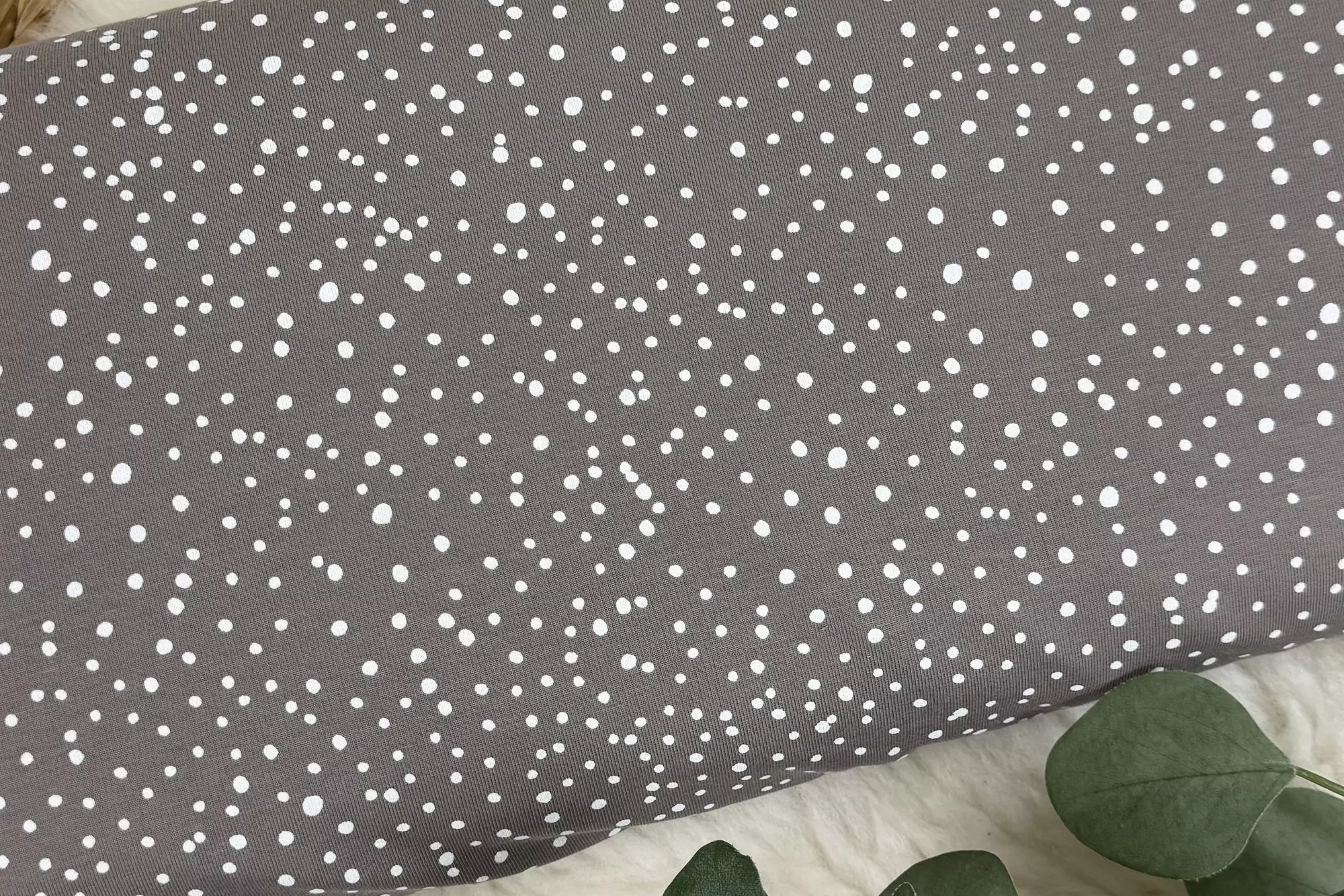 Jersey Stoff mini Punkte Konfetti hell cappuccino, weiß - Öko-Tex-100