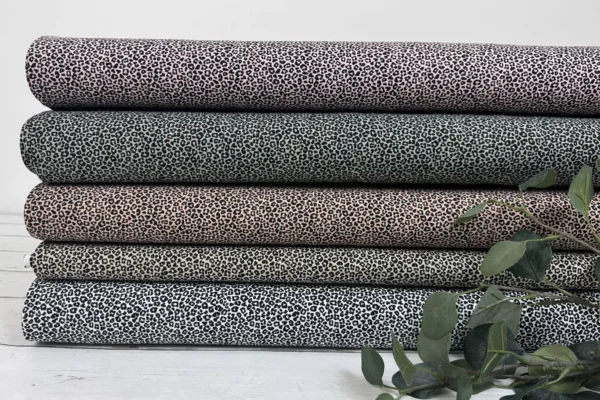 Jersey Stoff - Leoprint Animalprint in ecru, beige, apricot, hell olivgrün und hell altrosa - Öko-Tex-100