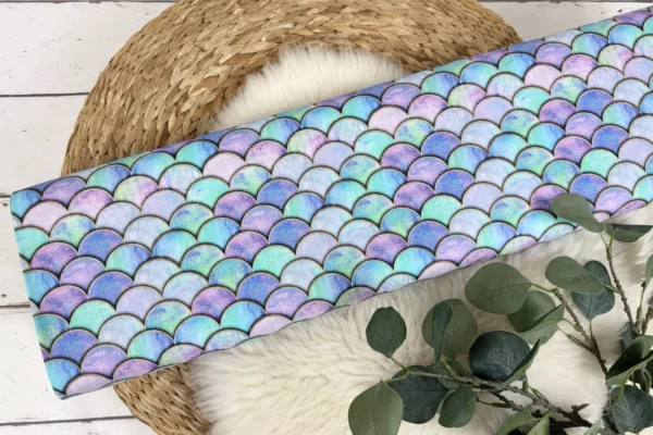 Baumwollstoff mit Fischschuppen Muster in Regenbogenfarben