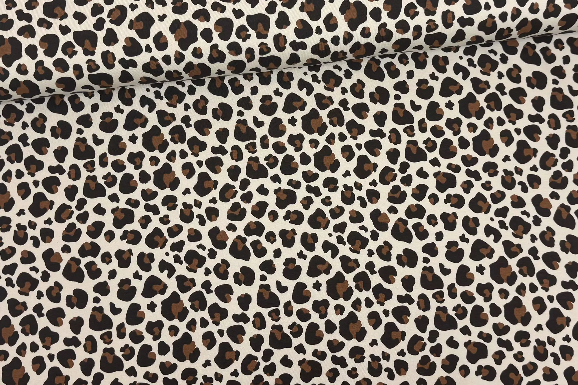 French Terry Stoff mit Leoprint Muster in natur