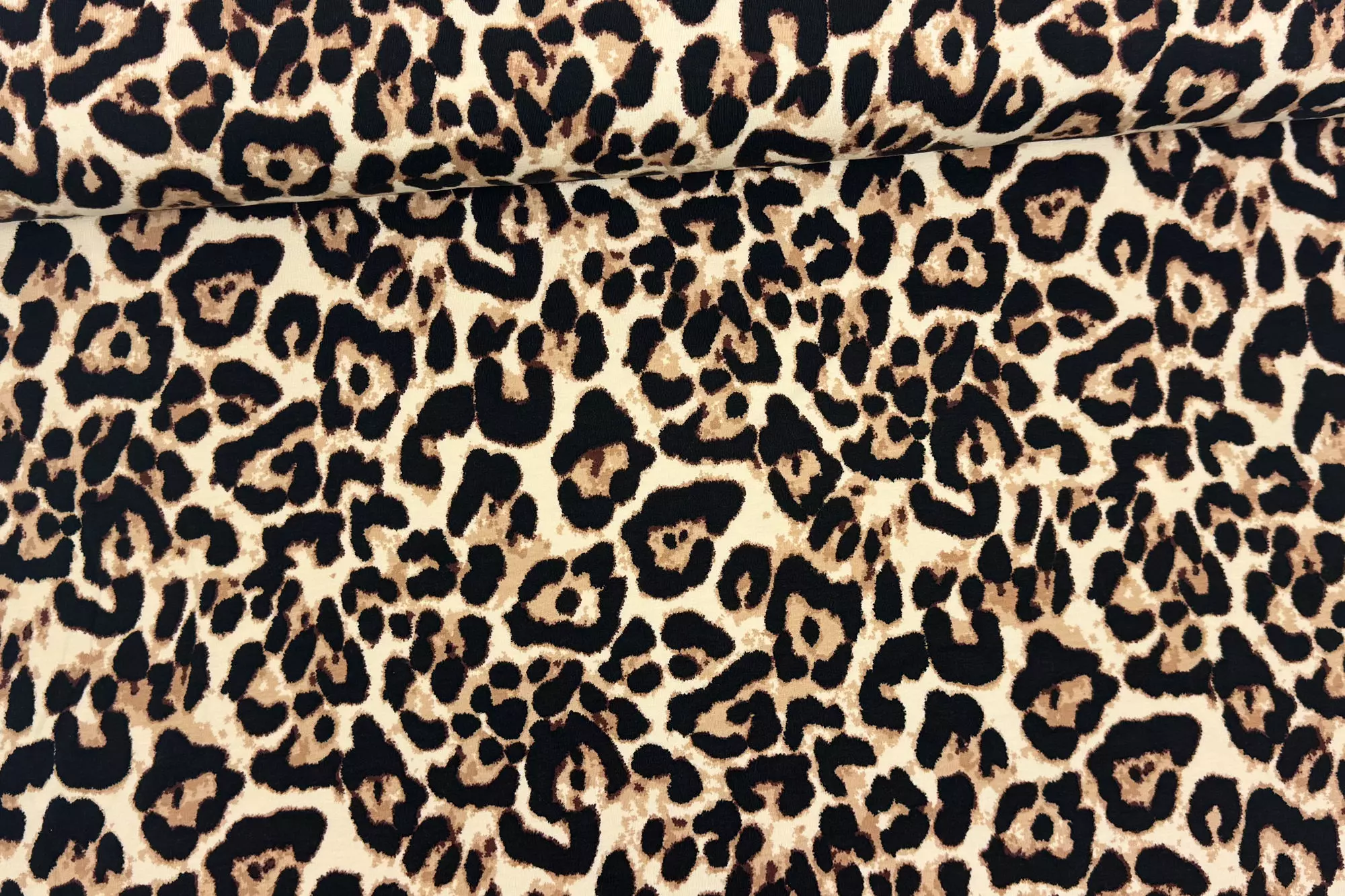 Sweat Stoff mit Leoprint Muster