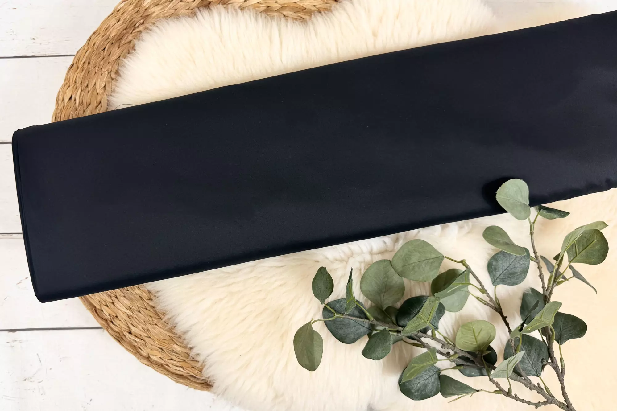 elastischer Futterstoff in schwarz