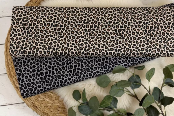 Baumwolle Popeline Leoprint, Animalprint in beige und grau – Ökotex 100