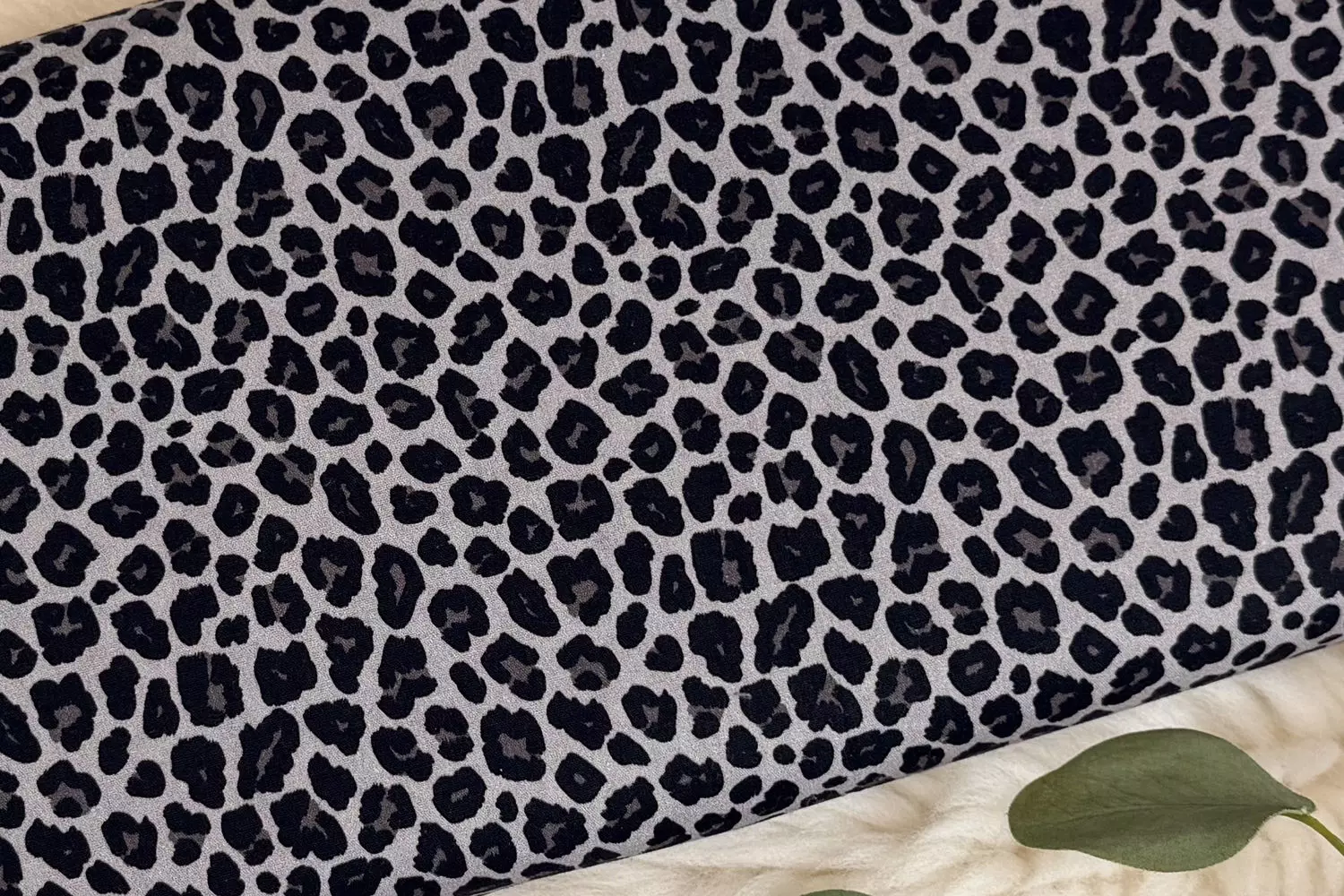 Baumwolle Popeline Leoprint, Animalprint in beige und grau – Ökotex 100 – Bild 4